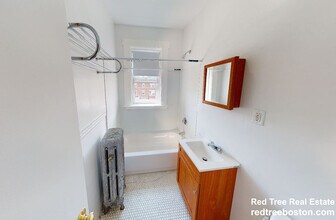 1350 Commonwealth Ave in Boston, MA - Foto de edificio - Building Photo