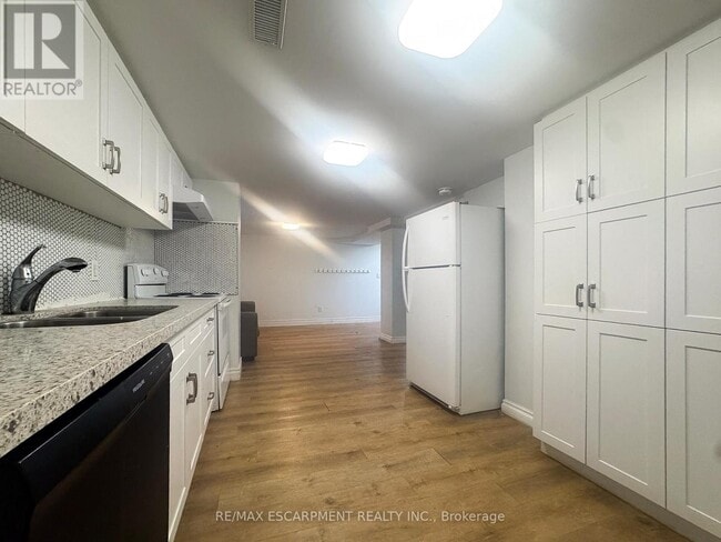 1328 Sharbot St in Oshawa, ON - Building Photo - Building Photo