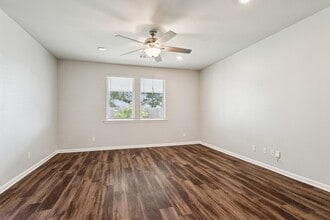 720 Lakeshore Village E in Slidell, LA - Foto de edificio - Building Photo