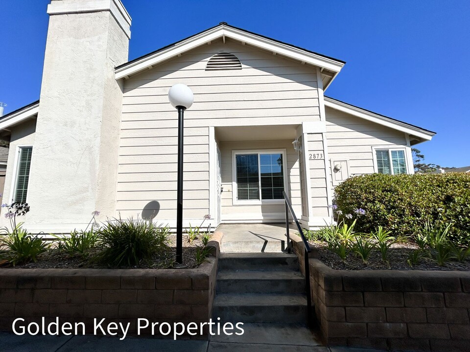 2873 Sanford Ln in Carlsbad, CA - Foto de edificio