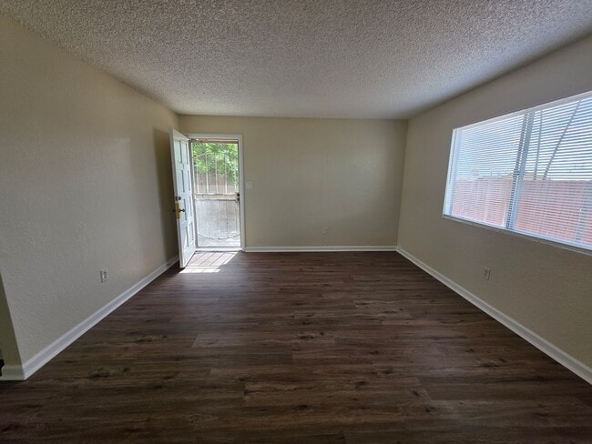 2009 Oregon St in Bakersfield, CA - Building Photo - Building Photo