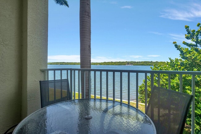 8800 Bay Pines Blvd in St. Petersburg, FL - Building Photo - Building Photo