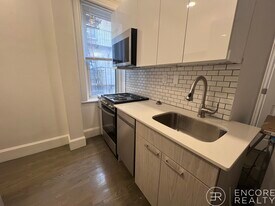 111 Park Dr in Boston, MA - Building Photo