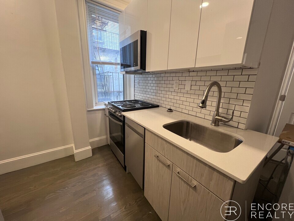 111 Park Dr in Boston, MA - Foto de edificio