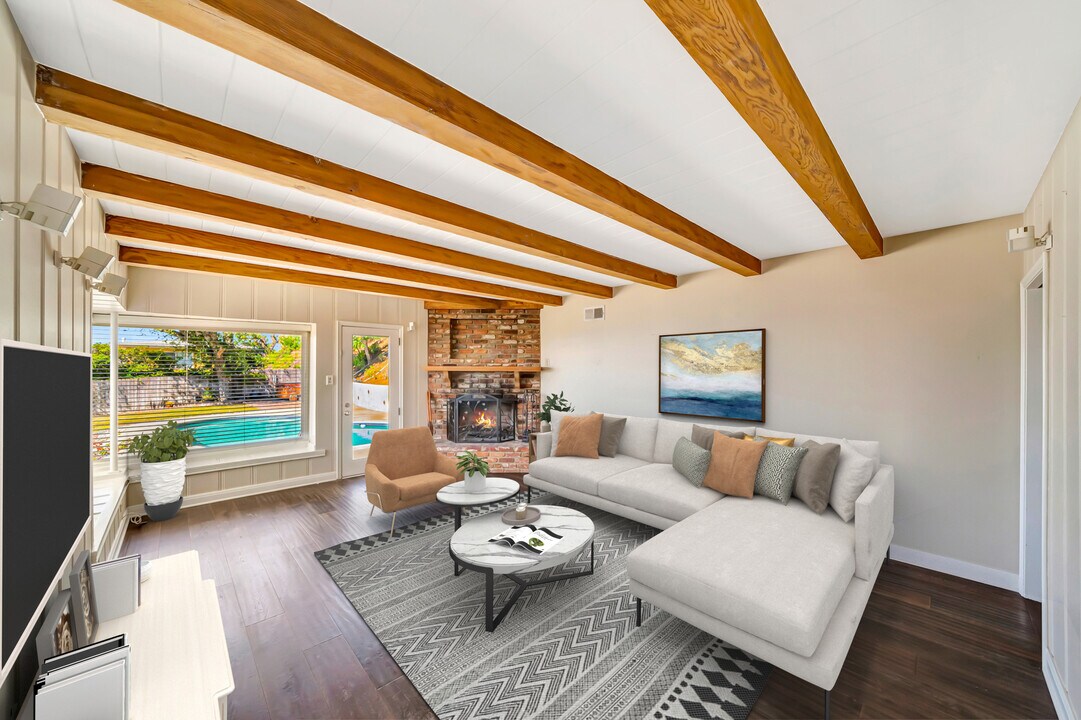 909 Cavanagh Rd in Glendale, CA - Building Photo