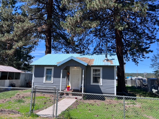 622 S 3rd Ave in Chiloquin, OR - Building Photo - Building Photo