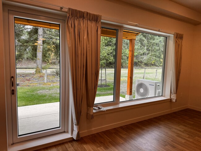 218 Village Way in Qualicum Beach, BC - Building Photo - Building Photo