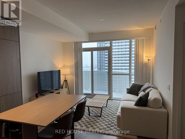 28 Interchange Wy in Vaughan, ON - Building Photo - Building Photo