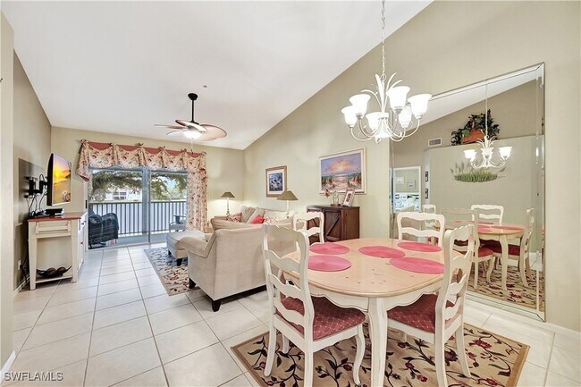 6496 Huntington Lakes Cir, Unit 201 in Naples, FL - Building Photo - Building Photo