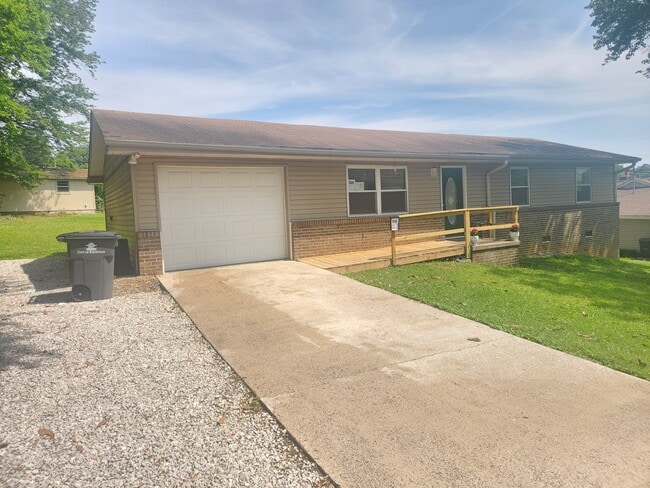 1605 Woodrow Dr