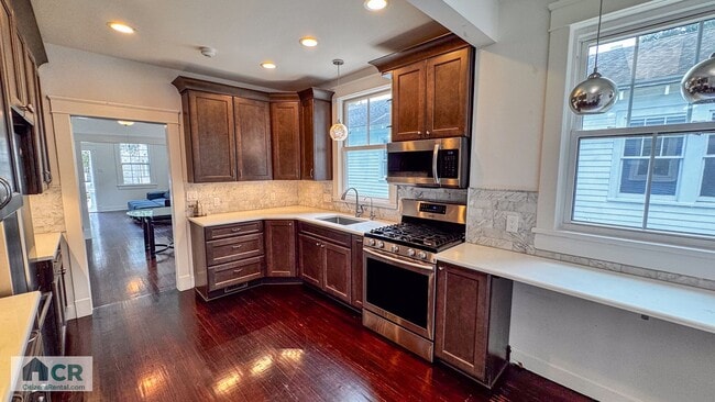 property at 1532-1532 Hillary St