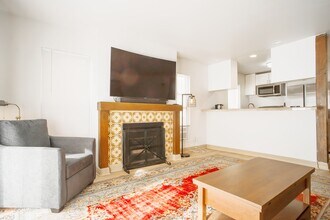 319 Ocean Front Walk in Venice, CA - Foto de edificio - Building Photo