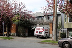 Phoenix Apartments in Vancouver, BC - Building Photo