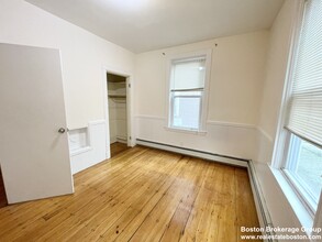 1 Folsom Ave, Unit 2 in Boston, MA - Building Photo - Building Photo