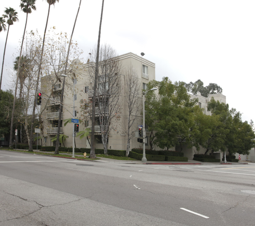 6072 Franklin Ave in Los Angeles, CA - Building Photo