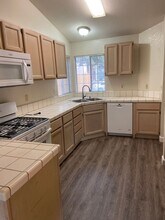 8521 Oakenshield Cir in Sacramento, CA - Building Photo - Building Photo