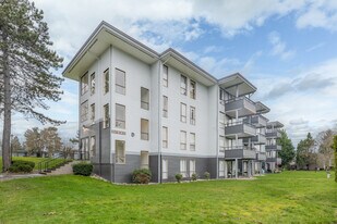 Easthill Apartments in Kent, WA - Building Photo