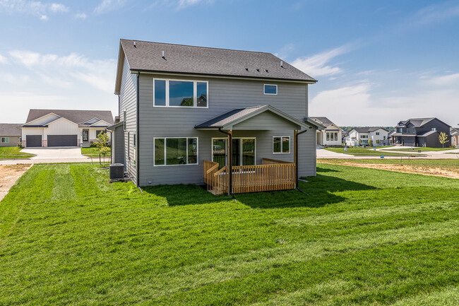 1005 NE 22nd St in Grimes, IA - Foto de edificio - Building Photo