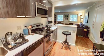 67 Wyman St, Unit 2 in Waban, MA - Building Photo