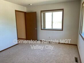 508 10th Ave SE in Valley City, ND - Building Photo - Building Photo