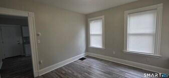 114 Cedar Hill Ave in New Haven, CT - Building Photo