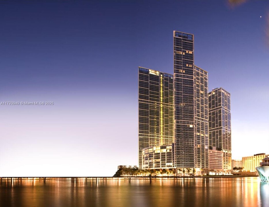 475 Brickell Ave, Unit # 4813 in Miami, FL - Building Photo