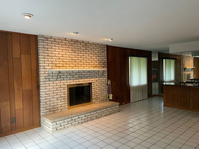 612 W Collingwood Cir in Peoria, IL - Building Photo - Building Photo