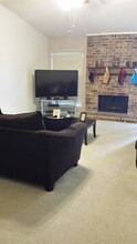 1043 Meadow Run Dr in Duncanville, TX - Building Photo - Building Photo