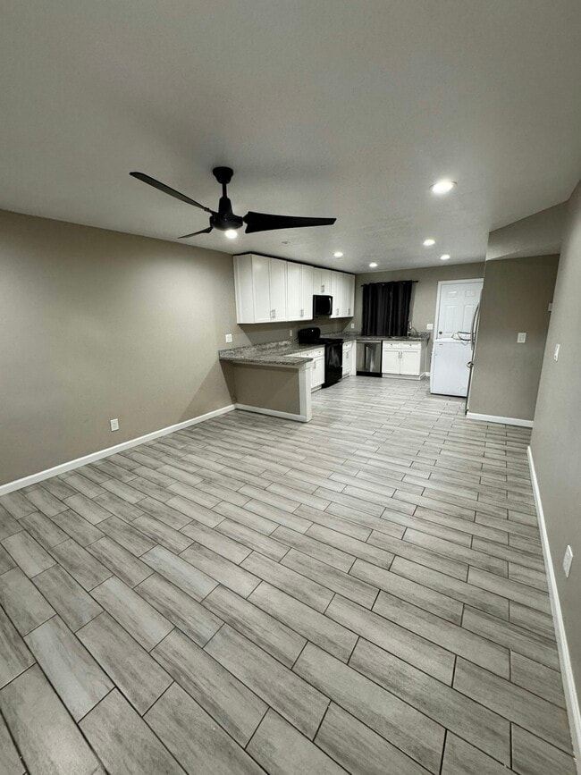 property at 1013 E Commonwealth Pl