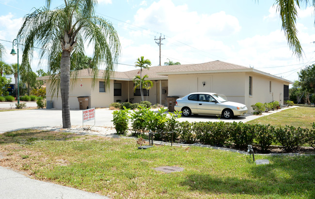 4802-4829 Triton Ct E in Cape Coral, FL - Foto de edificio - Building Photo