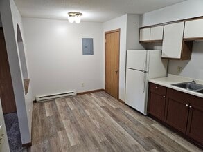 1164 Bartosh Ln, Unit 5 in River Falls, WI - Building Photo - Building Photo