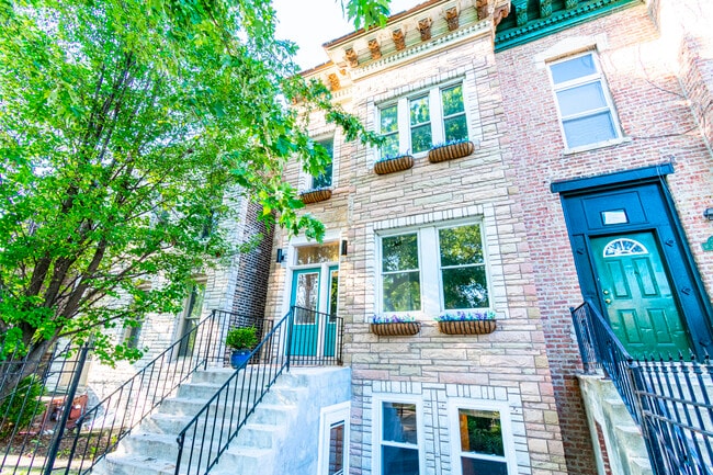 2448 W Taylor St, Unit 1