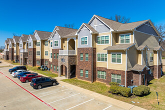 The Residences at Earl Campbell in Tyler, TX - Foto de edificio - Primary Photo