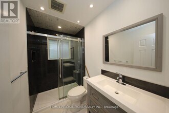 9 Stoney Creek Dr in Toronto, ON - Building Photo - Building Photo