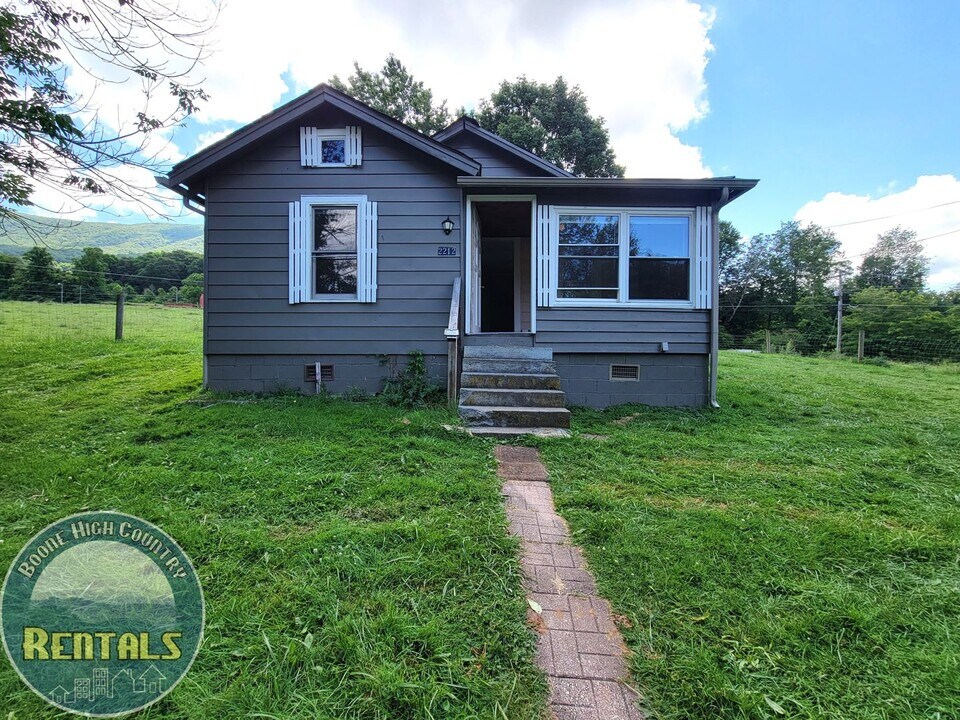 2212 Silverstone Rd in Zionville, NC - Building Photo