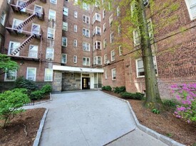 140 Van Cortlandt Ave W