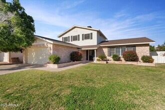 2542 W Nopal Ave in Mesa, AZ - Building Photo - Building Photo