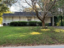 1910 La Dawn Ln NW in Atlanta, GA - Building Photo