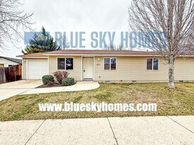 1011 E Victory Rd in Boise, ID - Building Photo