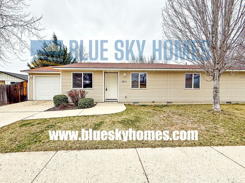 1011 E Victory Rd in Boise, ID - Building Photo