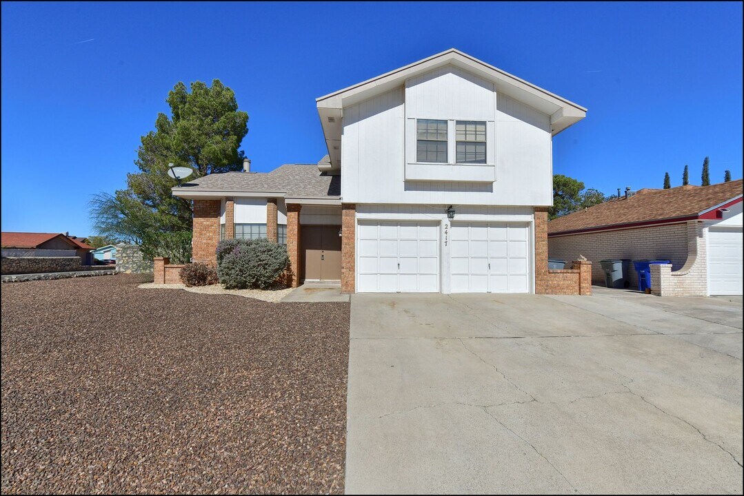 2417 Robert Wynn St in El Paso, TX - Building Photo