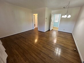 1700 Roslyn Dr in Burlington, NC - Building Photo - Building Photo