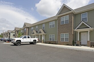 Stonebrook Apartments in Johnson City, TN - Building Photo - Building Photo