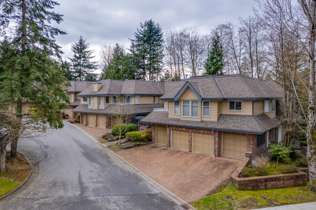 3960 Canada Way in Burnaby, BC - Building Photo - Primary Photo