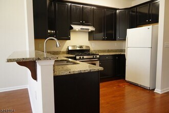 604 Lopez Ln in Morris Plains, NJ - Building Photo - Building Photo