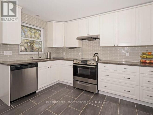 146 Roebuck Dr in Toronto, ON - Building Photo - Building Photo