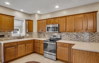 592 W Louther St in Carlisle, PA - Building Photo - Building Photo
