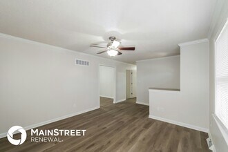 1702 NE White Dr, Unit 4 in Lee's Summit, MO - Foto de edificio - Building Photo