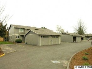Wheatland Village Condominiums in Keizer, OR - Building Photo - Building Photo