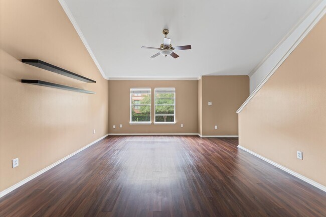 property at 2933 W Dallas St